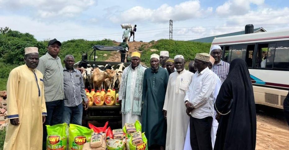 Gen. Muhoozi Kainerugaba Donates Eid al-Fitr Gifts To Kampala’s Muslim Community